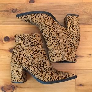 Qupid Animal Print Leopard Suede Pointed Toe Block Heel Ankle Bootie Size 6